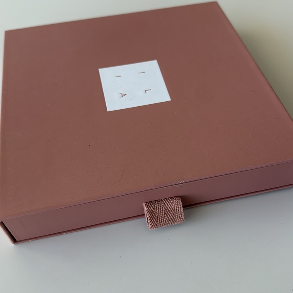 ILIA Brush Collection in Elegant Pink Box - NEW - Picture 3 of 4